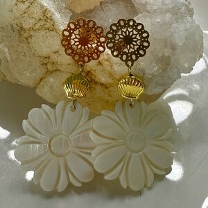 Elegant Dangling Earrings with Mother of Pearl Flowers